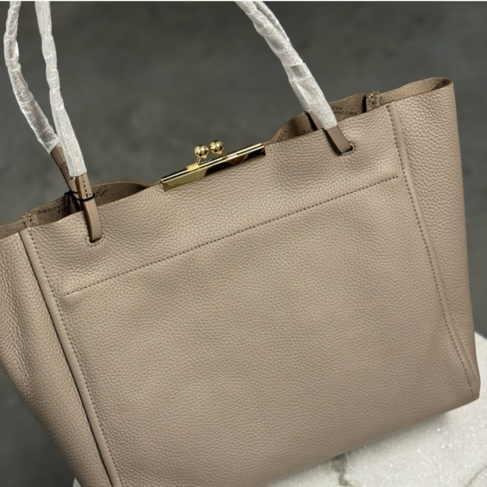 NWT Marc Jacob's Tote Bag in cement - Picture 10 of 15
